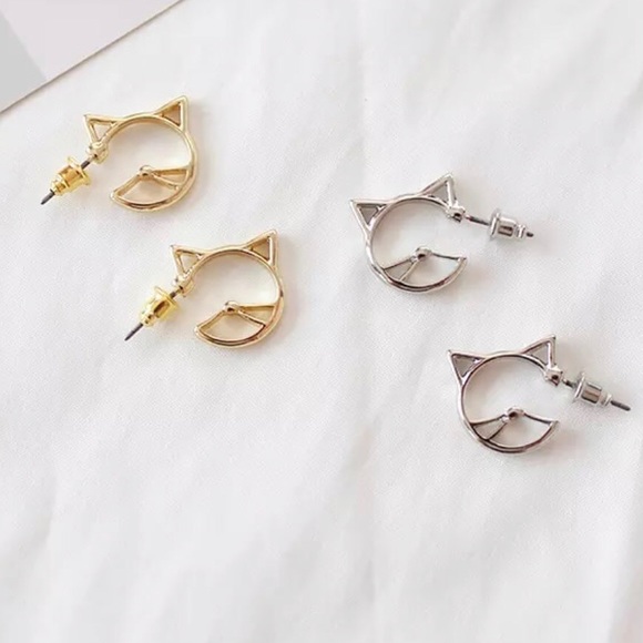🎄{$firm}{last pair} Gold Toned Kitty Earrings🎄 - Picture 4 of 5